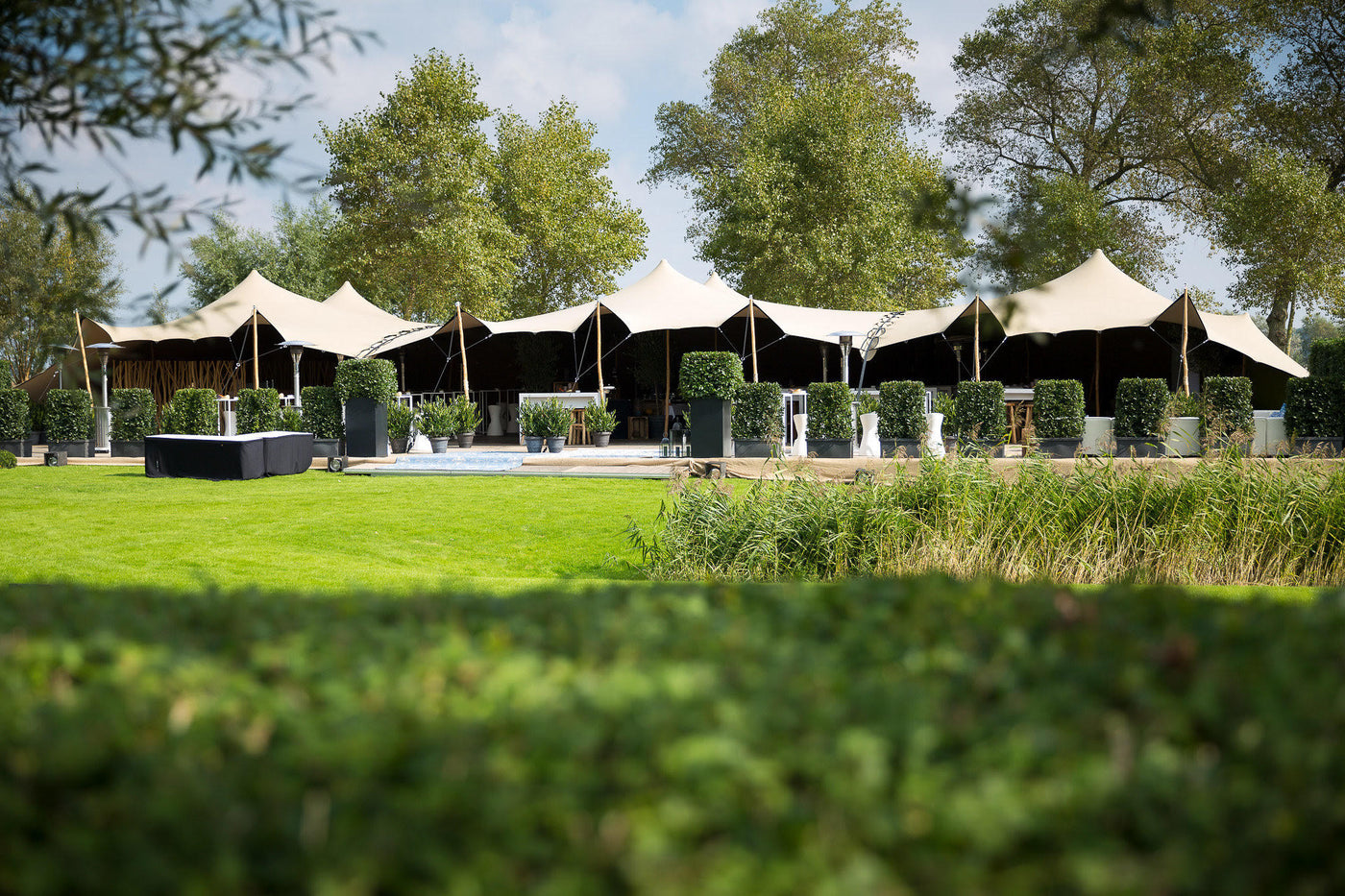 stretchtent-doek-chino-beige-tuin-2